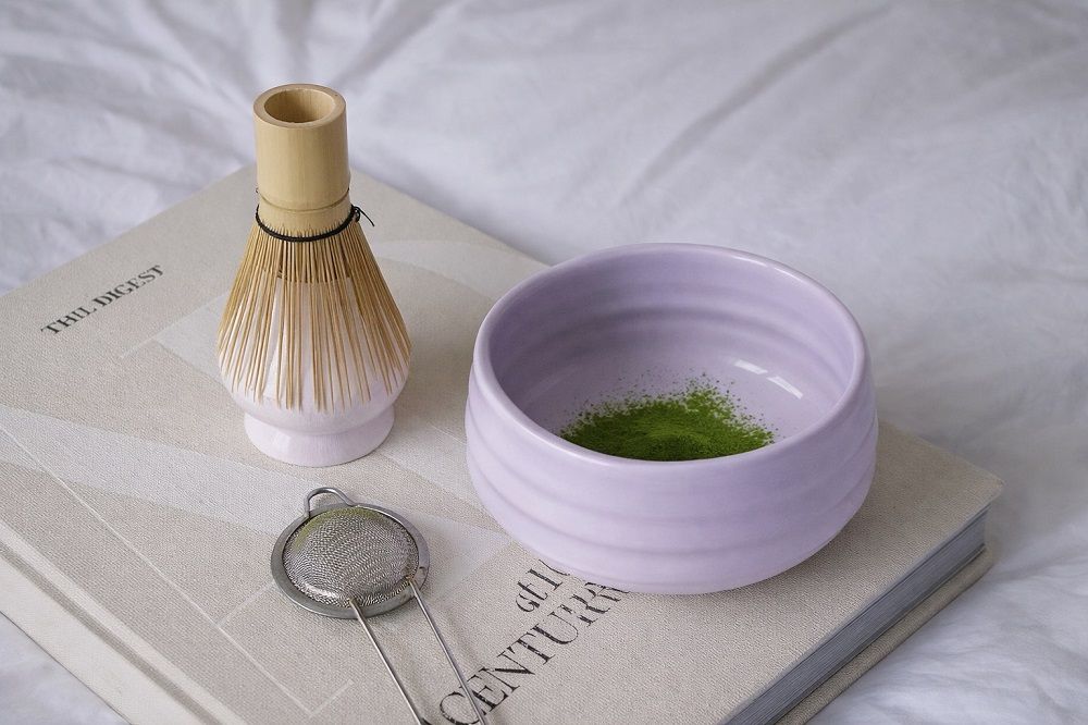Matcha ritualas namuose: kaip išsirinkti matcha rinkinį ir paruošti tobulą gėrimą